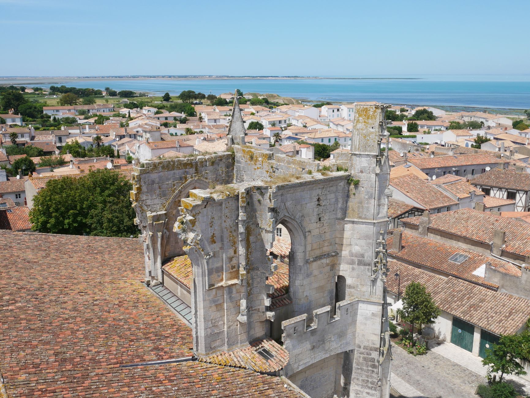 Bâchage de toiture équipe à Cholet